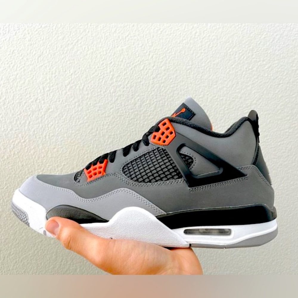 JORDAN 4 “INFRARED” WITH BOX 6.5Y in kids.